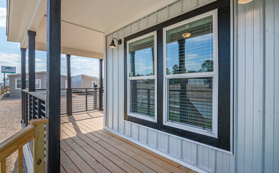 Pearl 6380 exterior home features