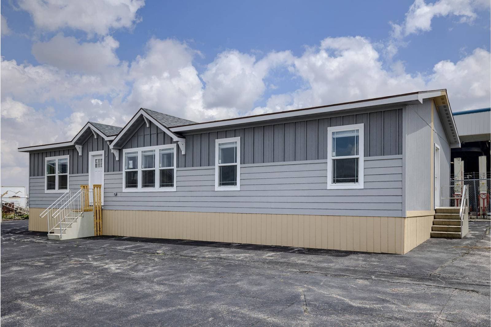 Hidden valley hv2866 exterior, elevation, and hero home features