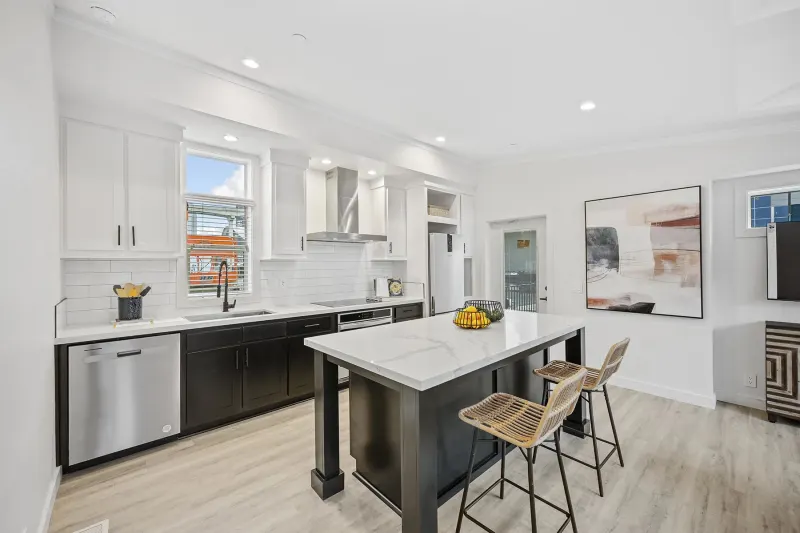 Gs 790 adu kitchen home features