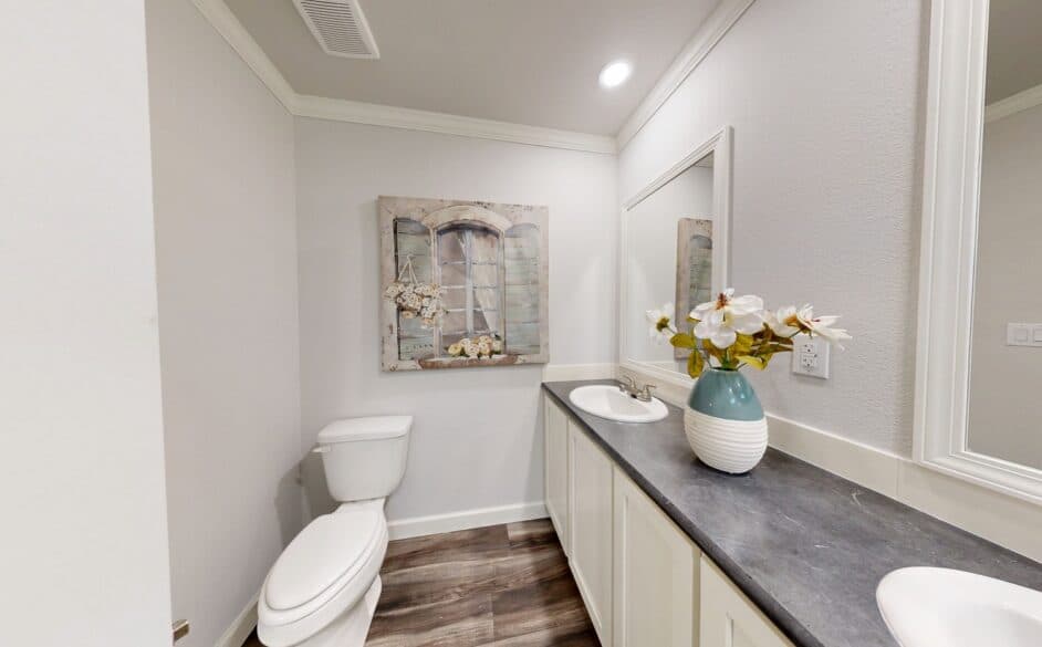 Gold spur 5616 bathroom home features