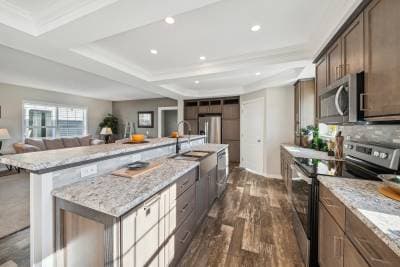 Pinot kitchen home features