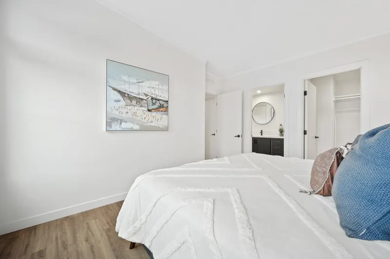 Gs 790 adu bedroom home features