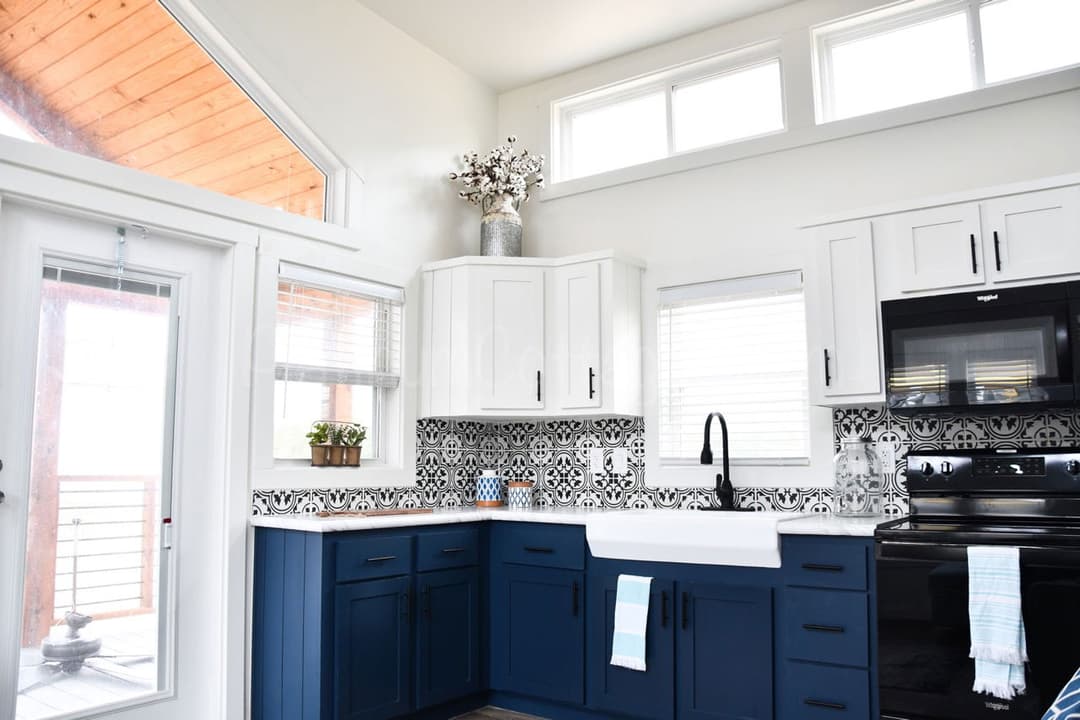 Cardinal kitchen home features