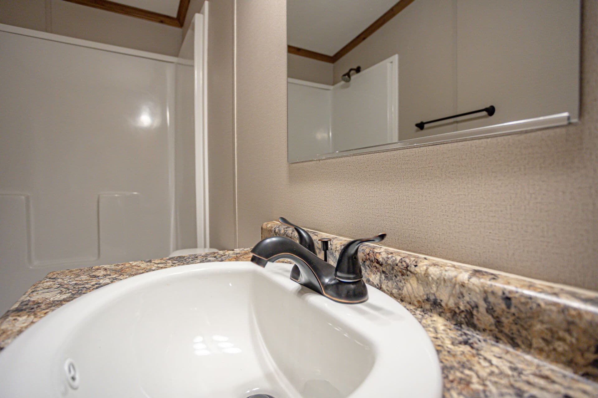 Doublewide s-28×56-32flp bathroom home features