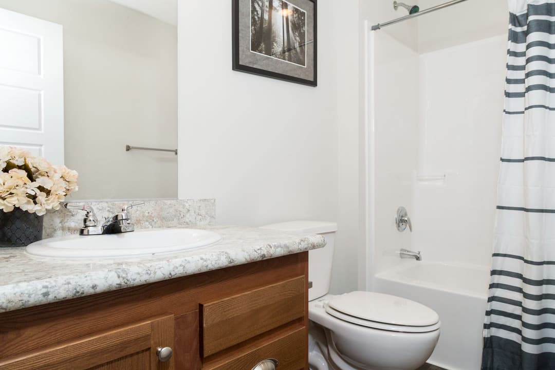 Hill st bathroom home features