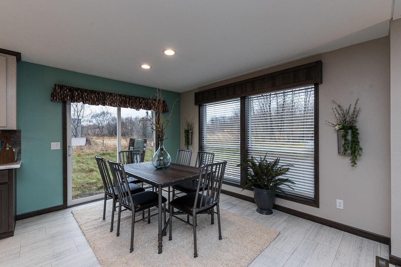 The lincoln 185010 interior home features