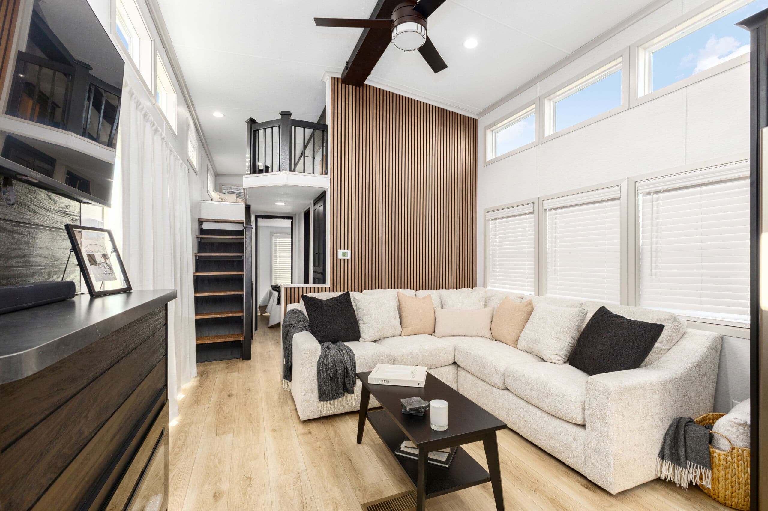 Island 6376 interior home features