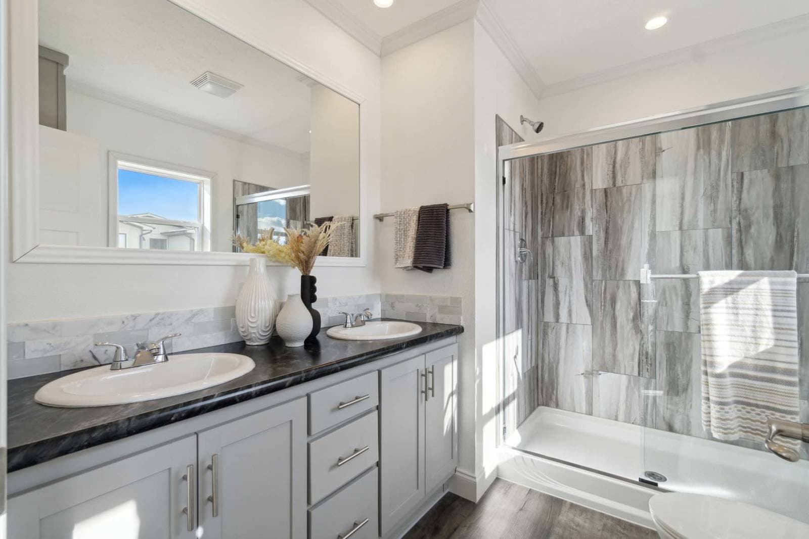 Orion-e bathroom home features