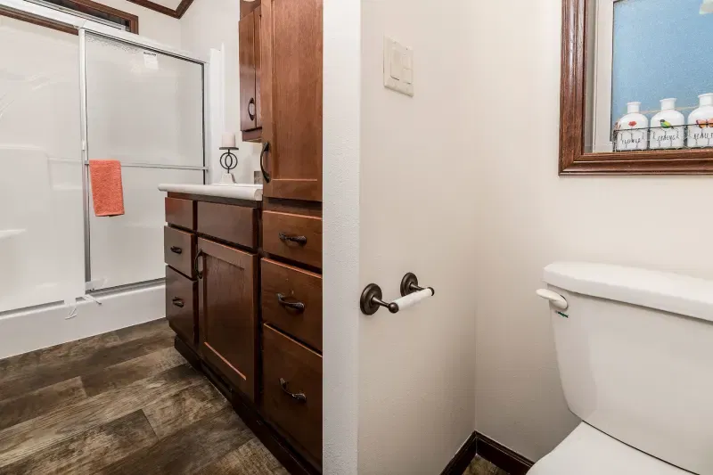Lexington a236 bathroom home features