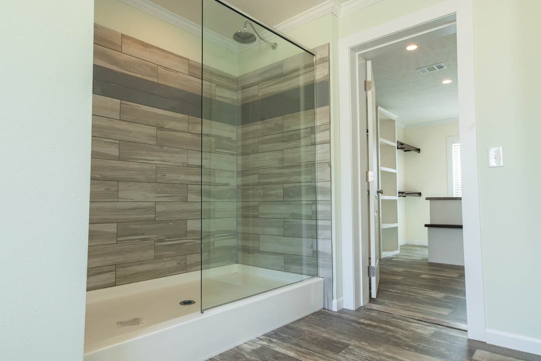 Lynn bathroom home features