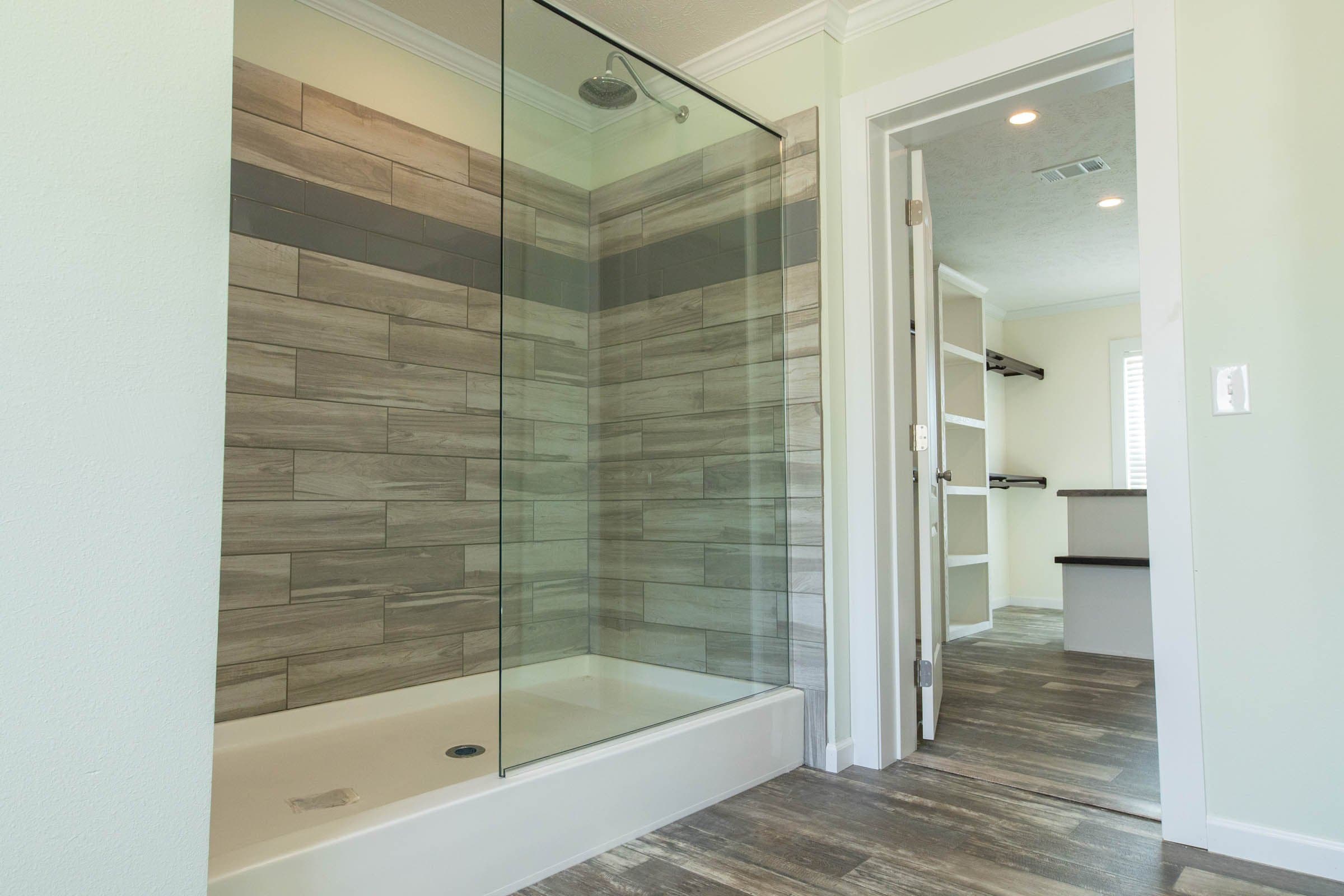 Lynn bathroom home features