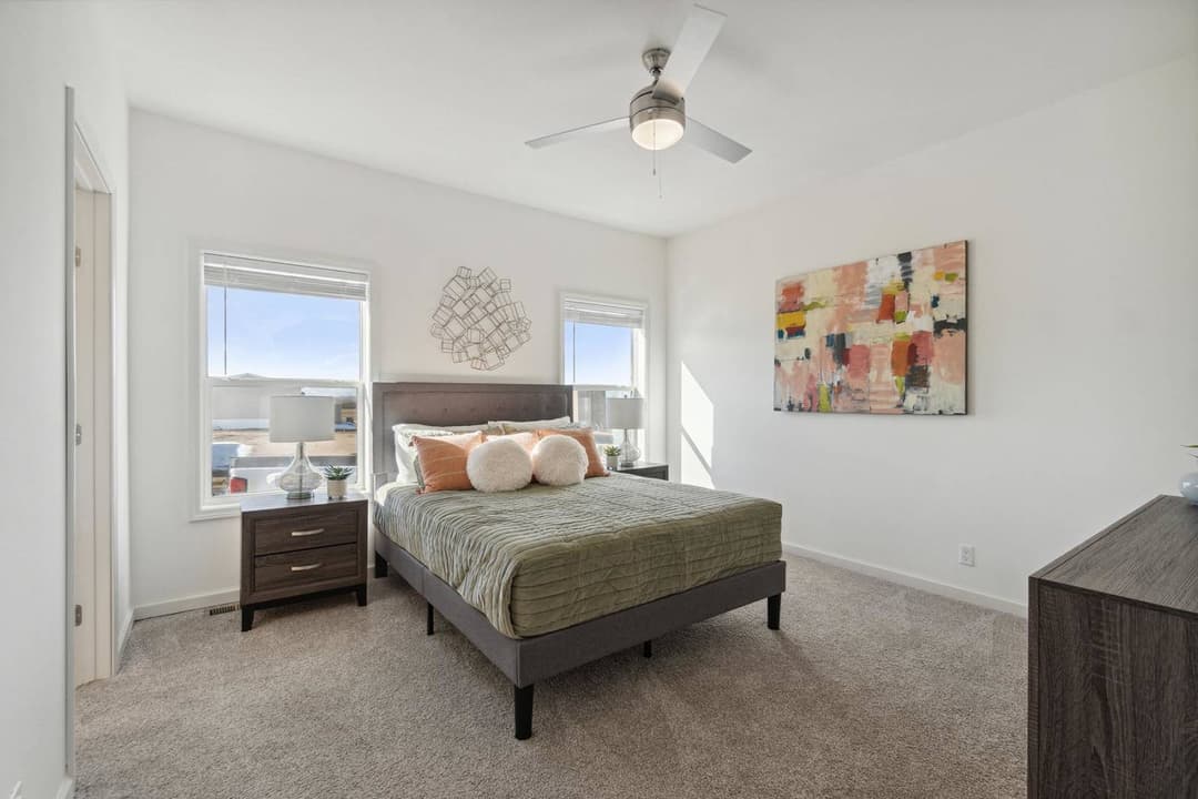 Nova-l bedroom home features