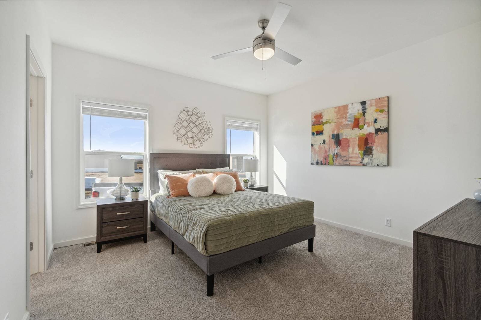 Nova-l bedroom home features