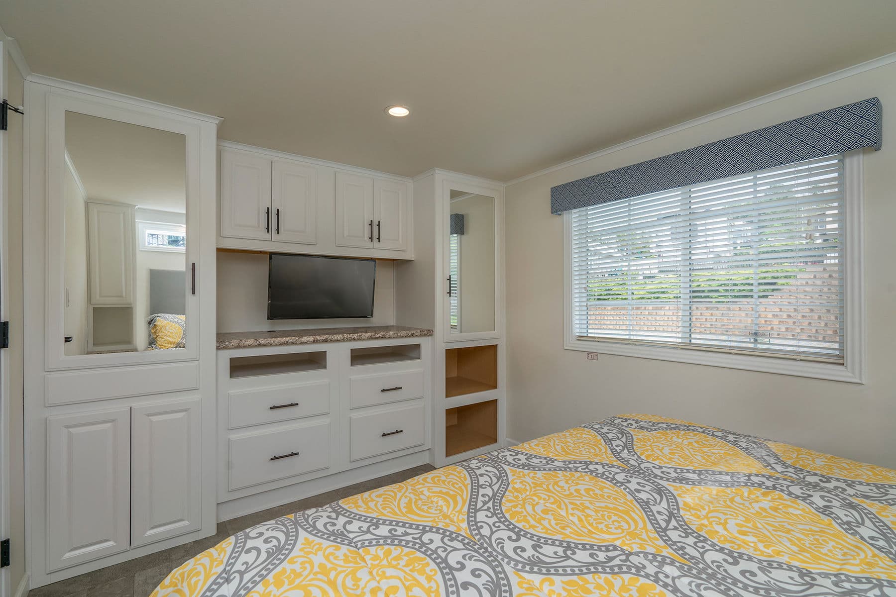 Shore park 4111 bedroom home features