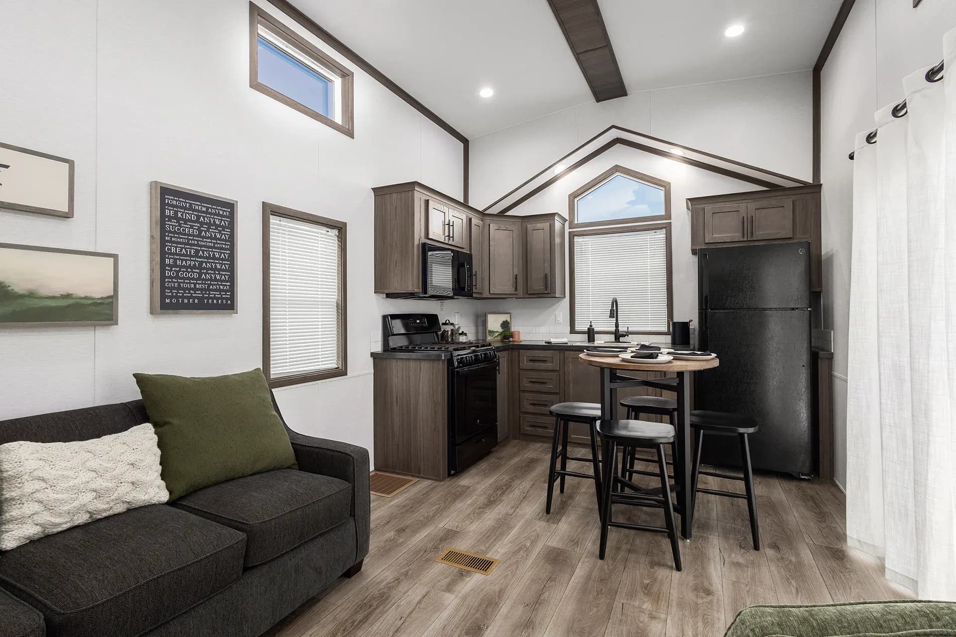 Canvas 7001 kitchen home features