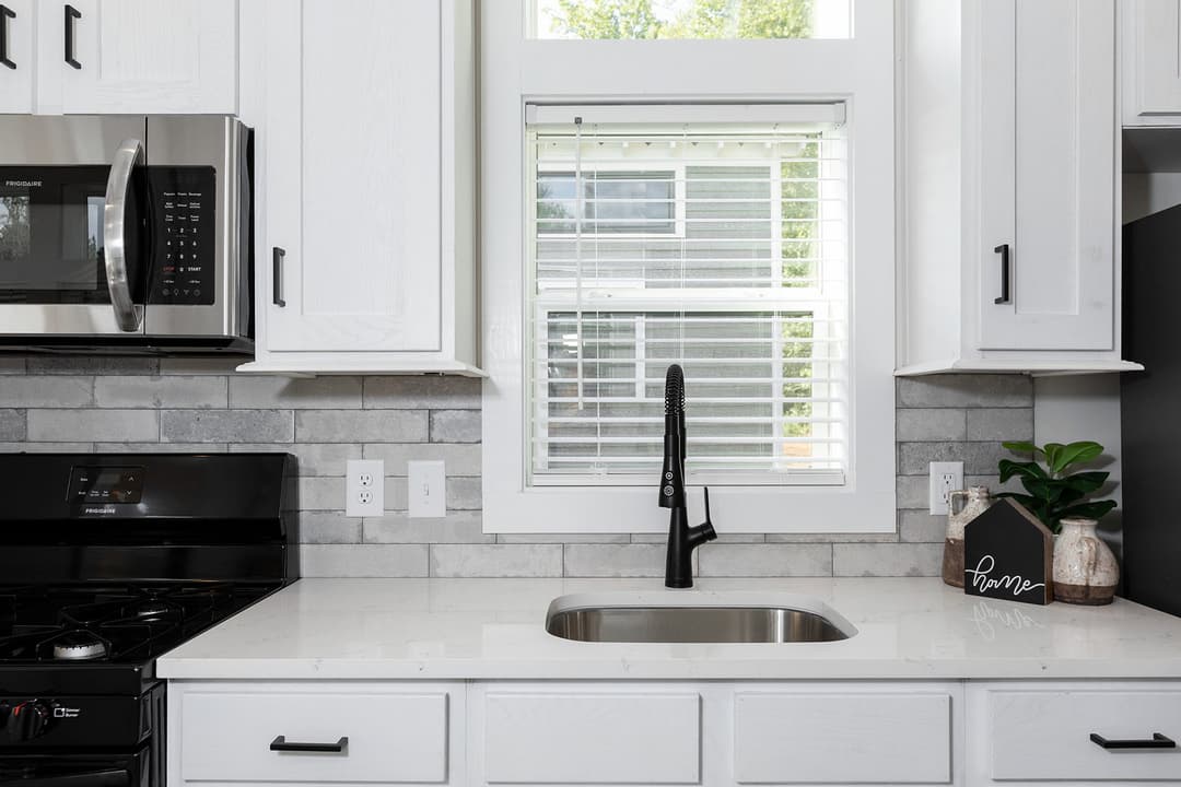 Cahaba kitchen home features