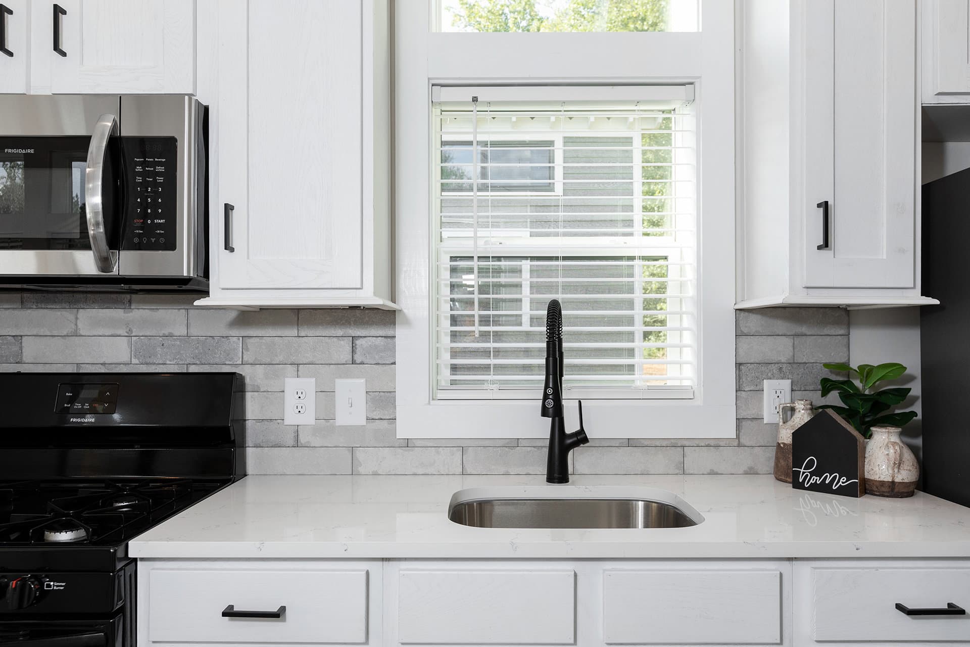Cahaba kitchen home features