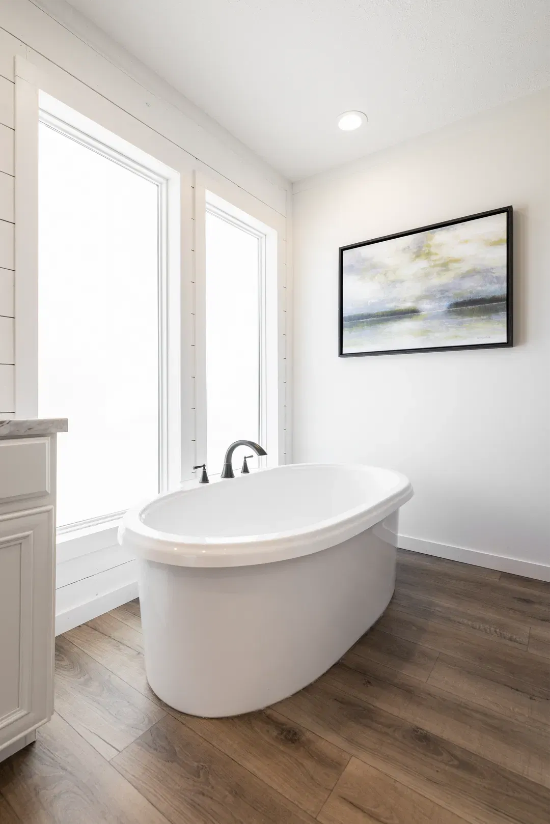 The anna fae bathroom home features