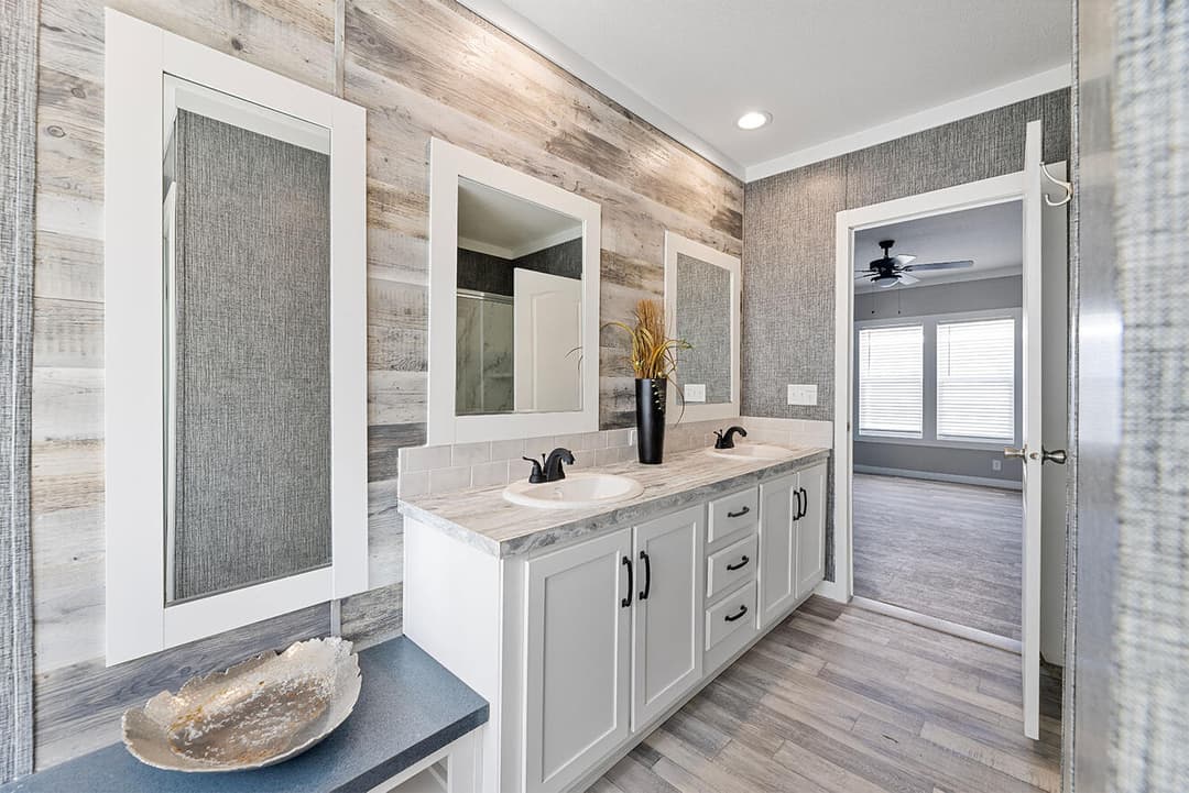 Sheridan 30483s bathroom home features