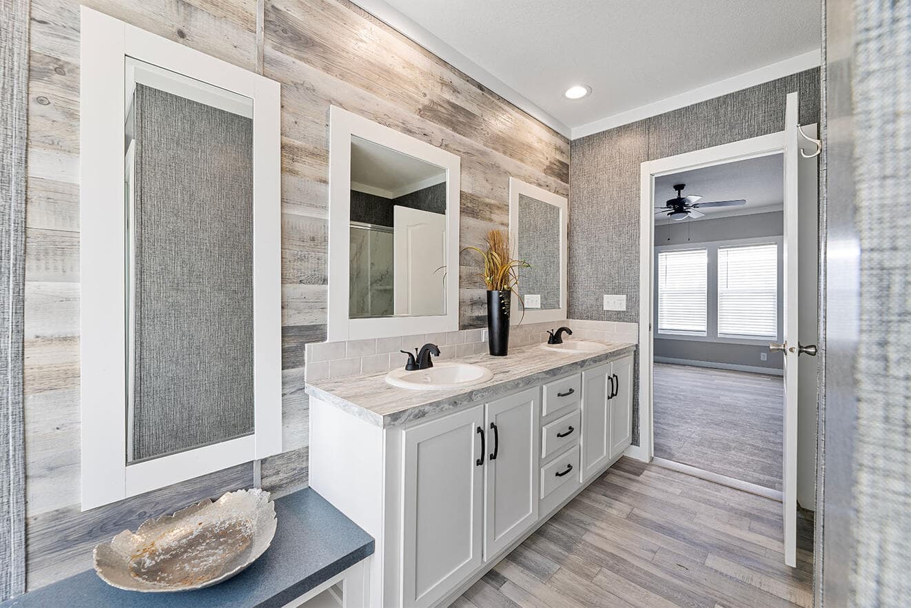 Sheridan 30483s bathroom home features