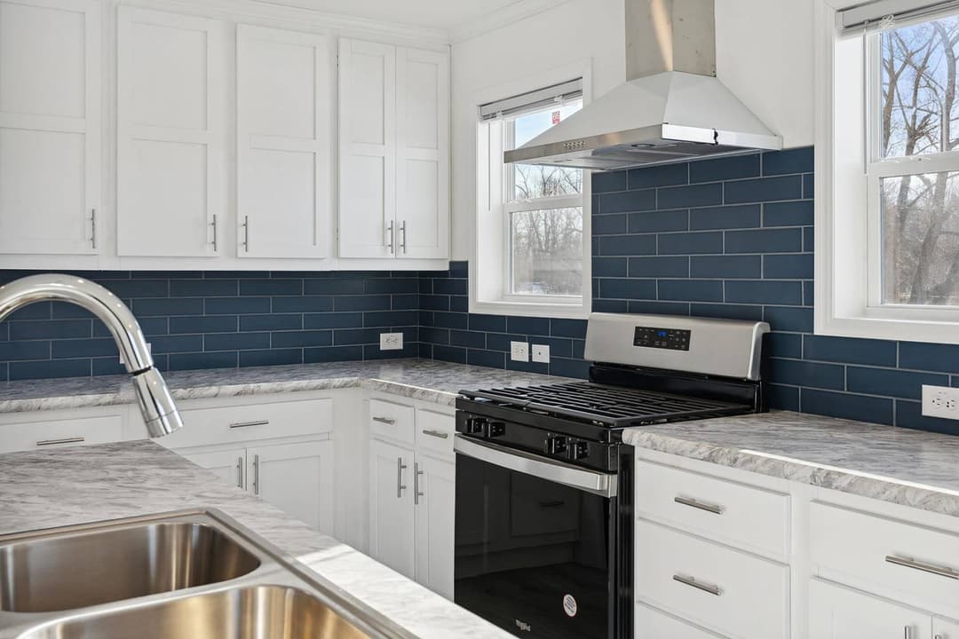 N682 kitchen home features