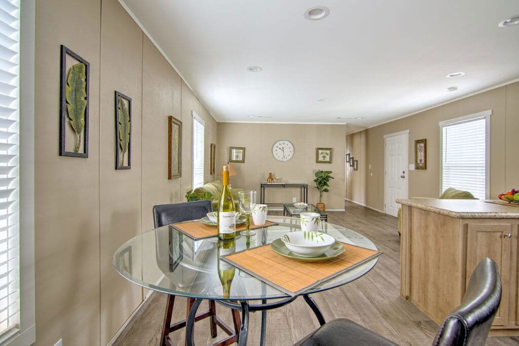 Phoenix 9277 interior home features