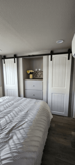 Bayside bedroom home features
