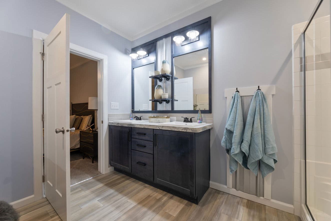 Finley 28684a bathroom home features