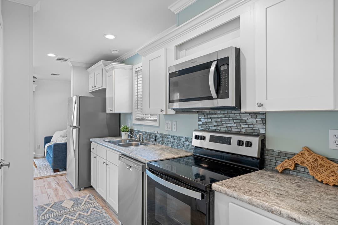 Paradise kitchen home features