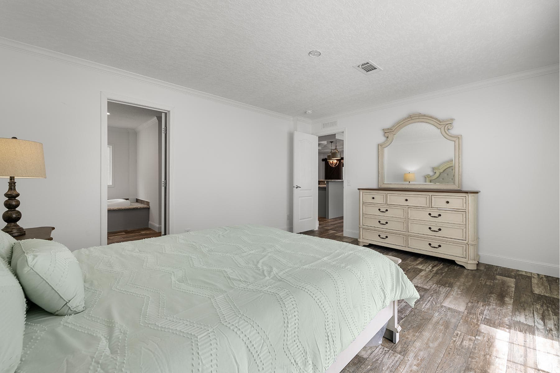 Freedom bedroom home features