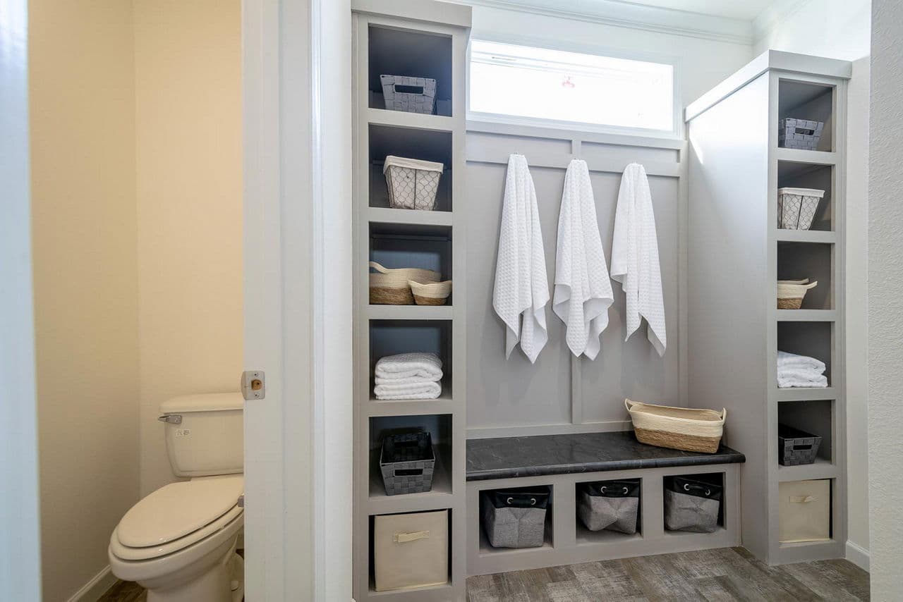 Innovation 3268c bathroom home features