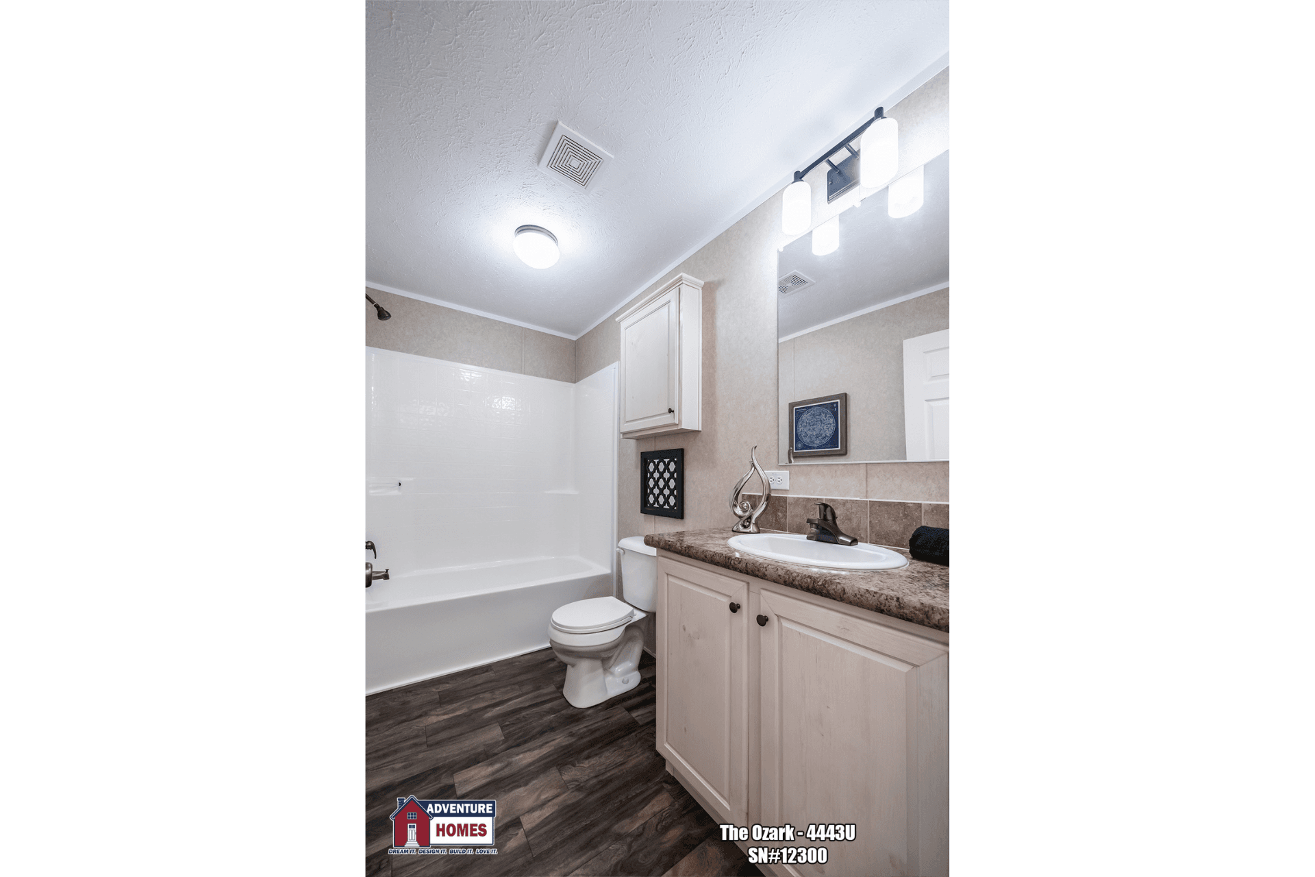 Ozark | 4443u bathroom home features