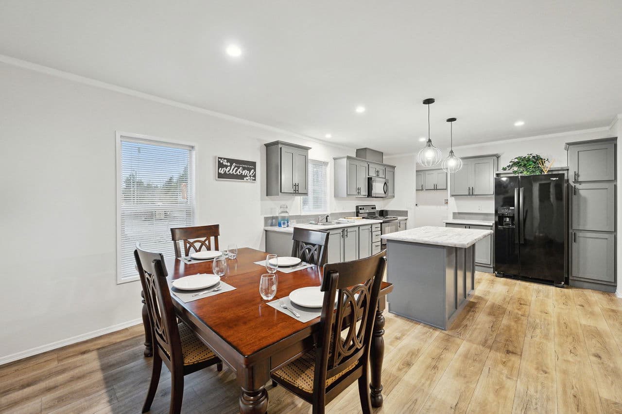 Millcreek 4400-6 interior home features