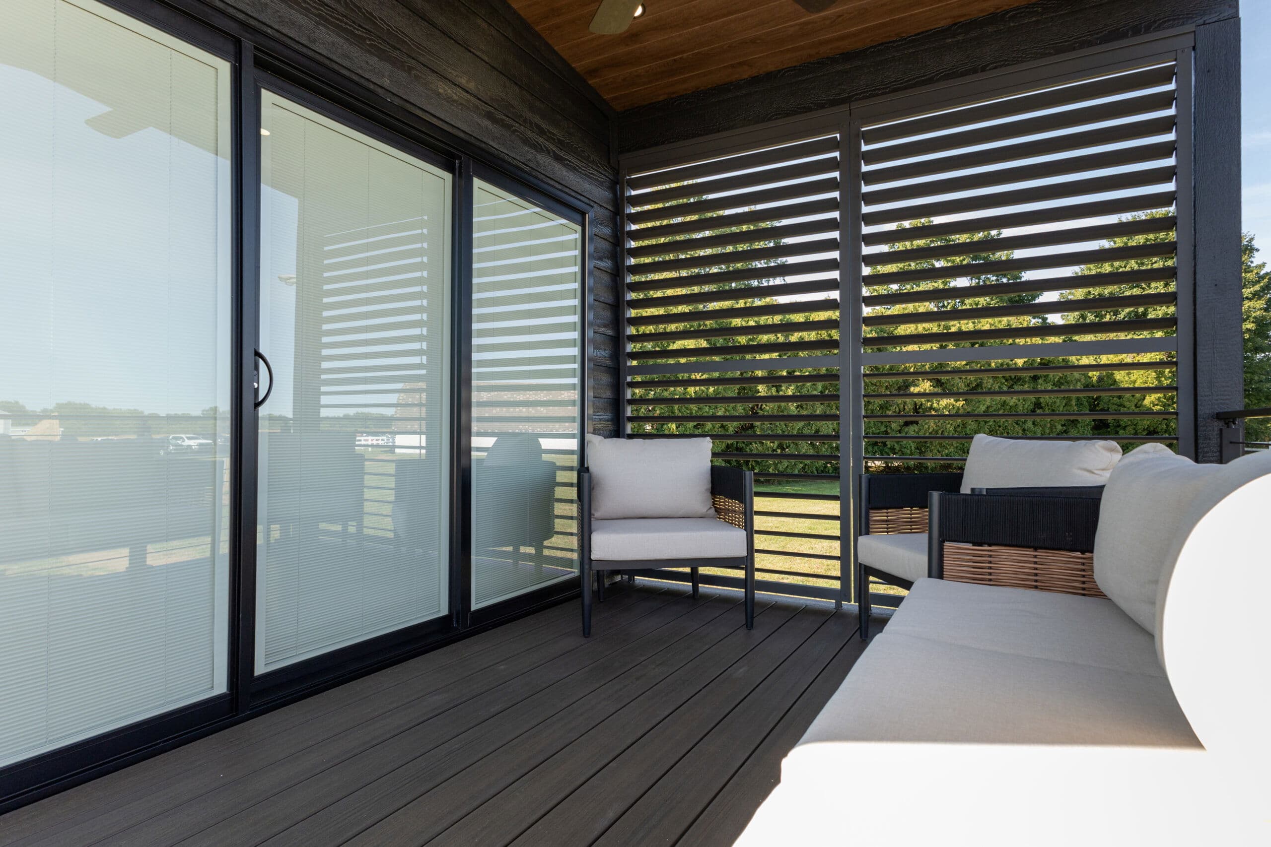 Eldorado 9051 exterior home features