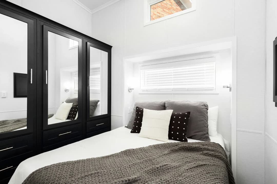 Island 6430p bedroom home features