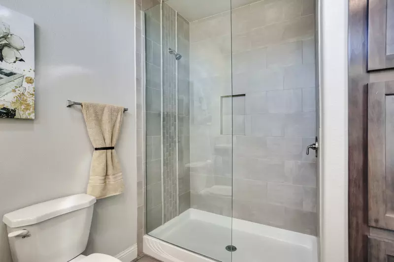 American freedom 2849x  bathroom home features
