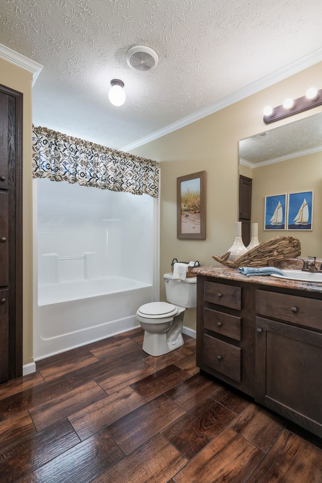Kb-3238 bathroom home features