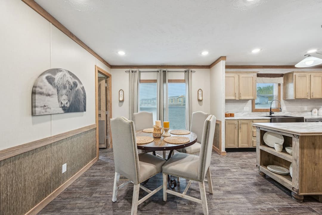 Md-26 rawhide interior home features