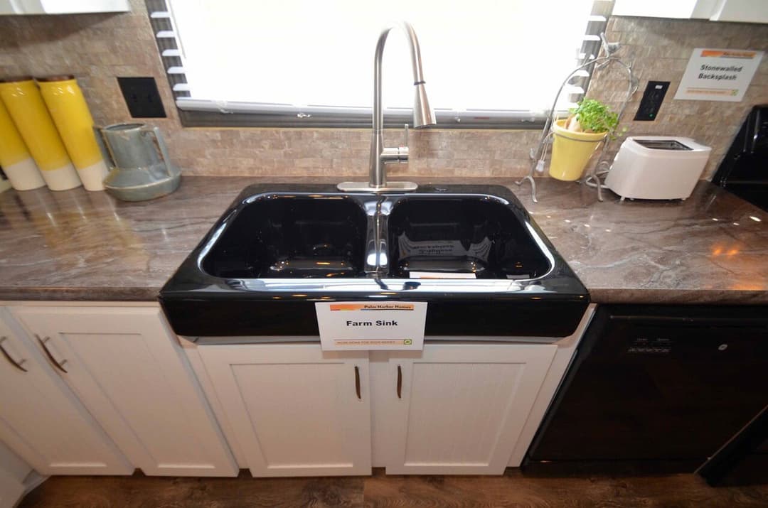 Benbrook 30643b kitchen home features