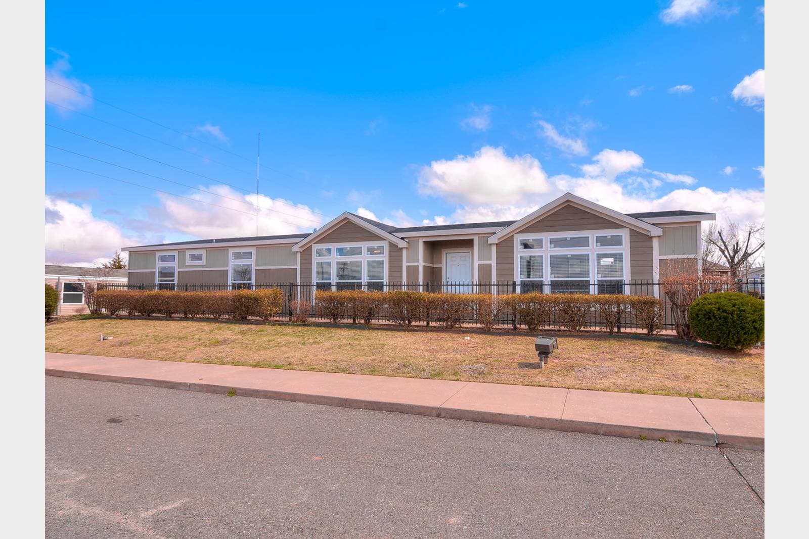 Titan extreme 3276t [the memphis] exterior home features