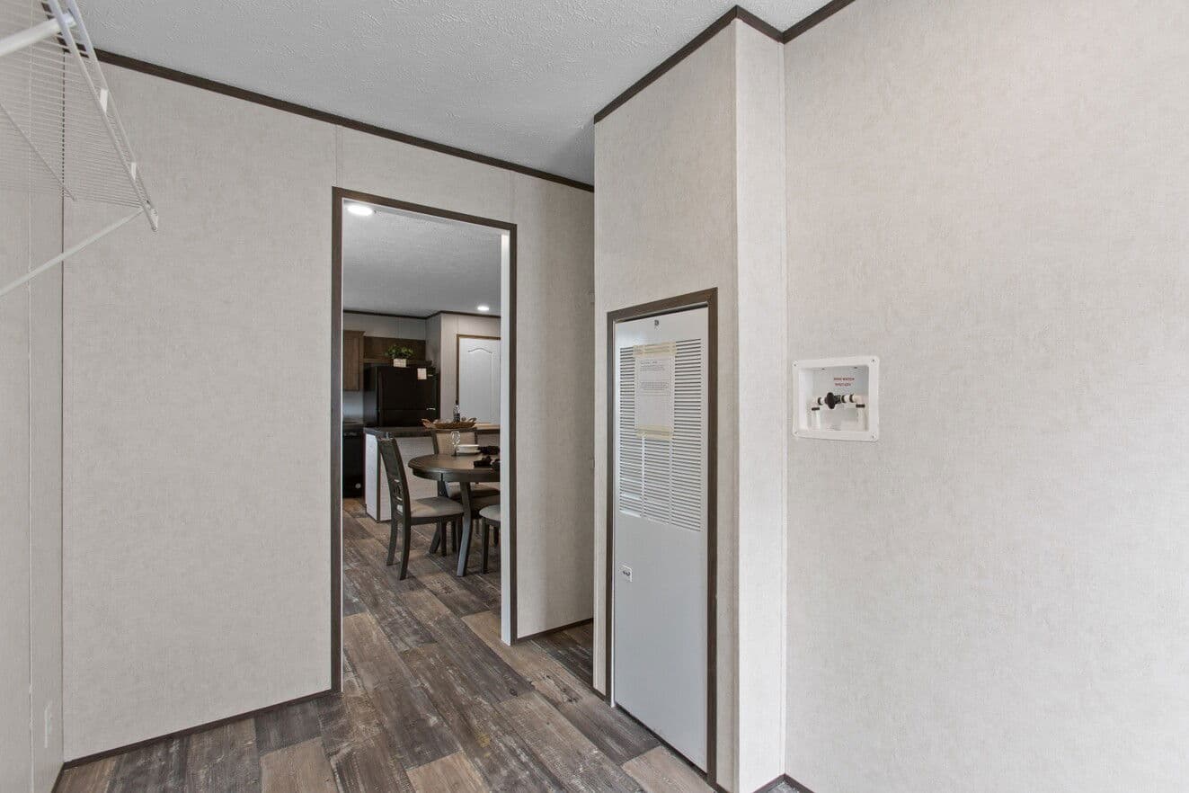 Express 28443w interior home features