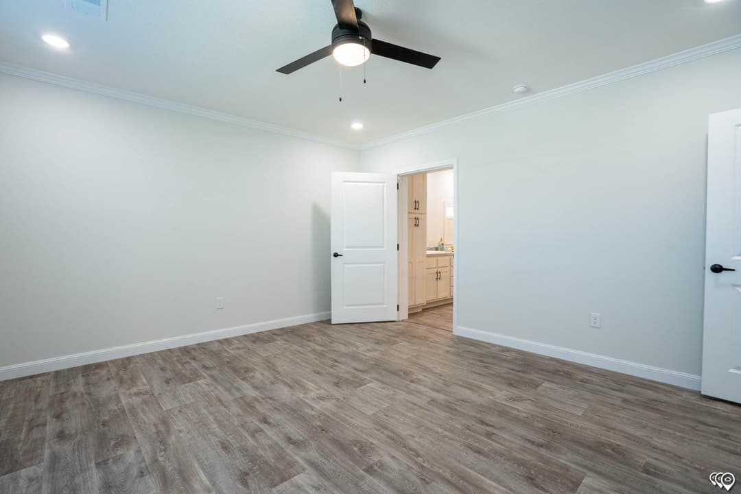 Pri3270-2060 bedroom home features