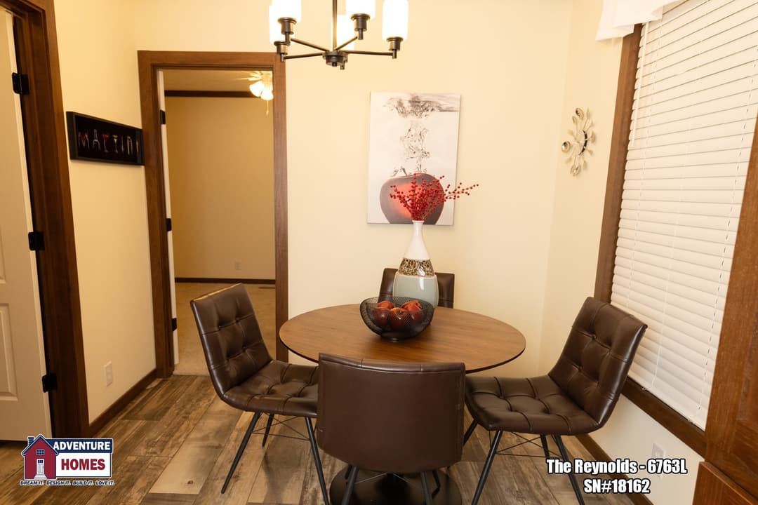 Reynolds | 6763l interior home features