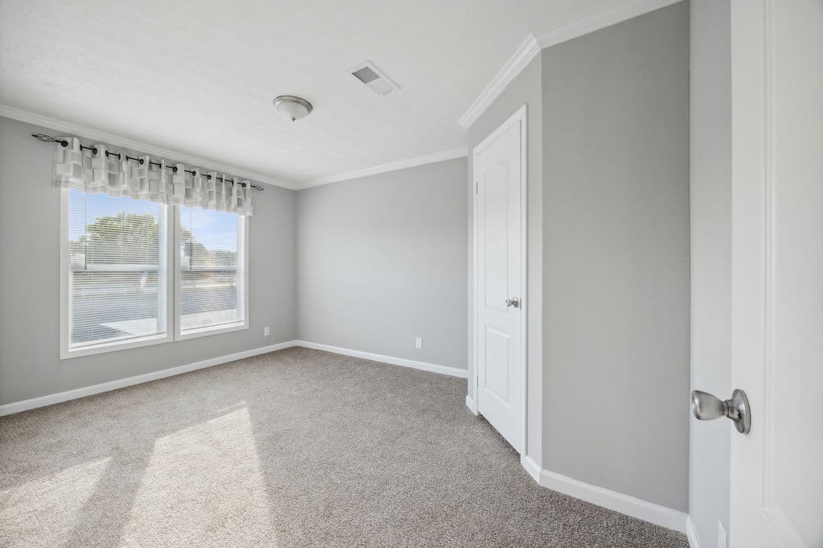 Md-43-32 stagecoach bedroom home features