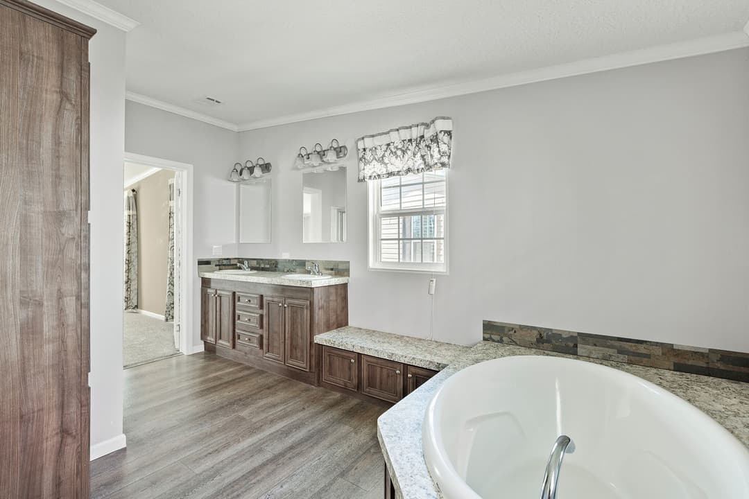 Adrian 3272 bathroom home features