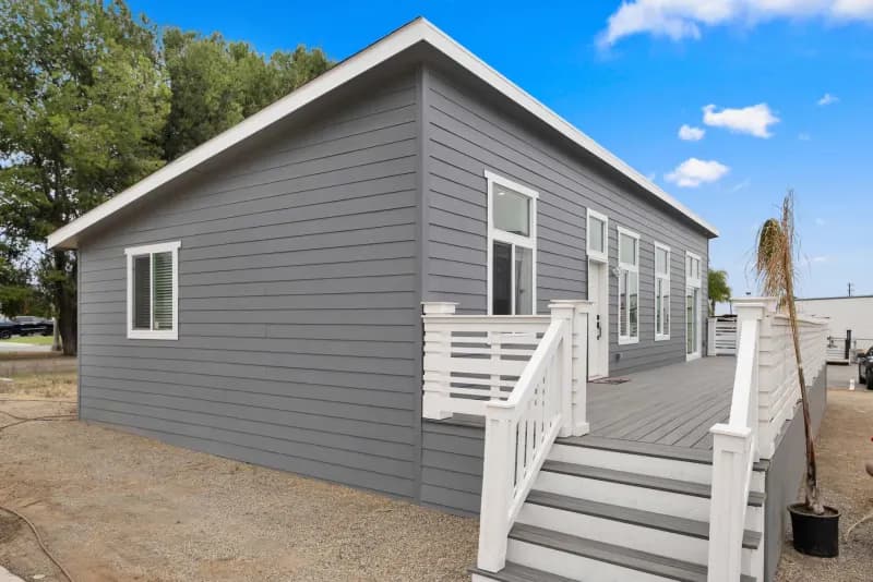 Bd 04 (4424) exterior and elevation home features