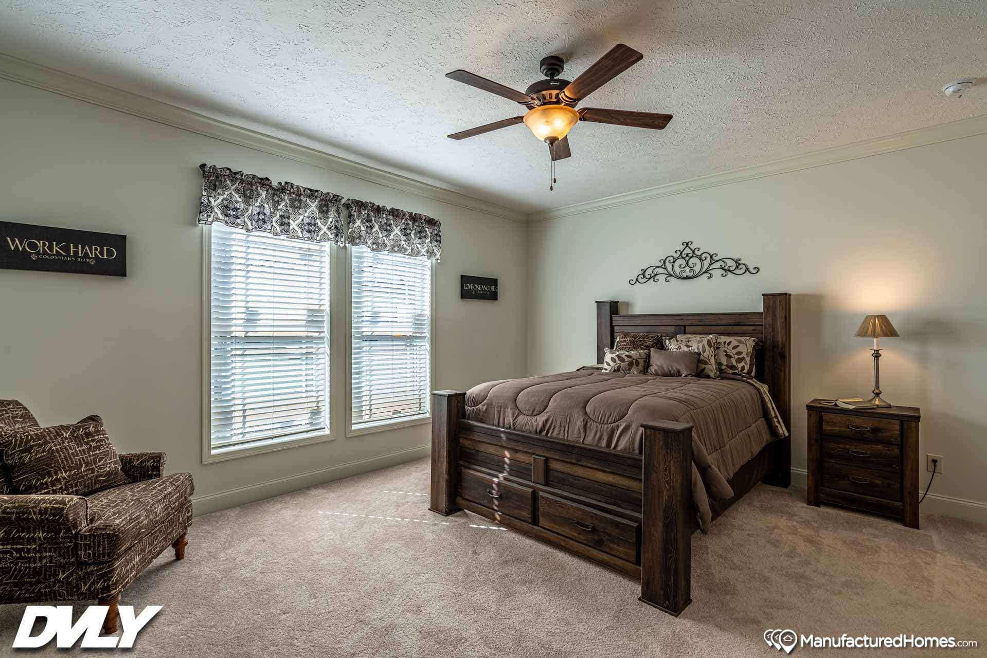 Orchard house (porch) bedroom home features