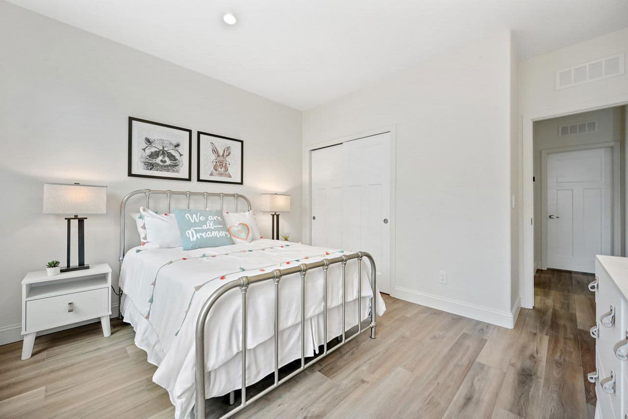 Mammoth park hud bedroom home features