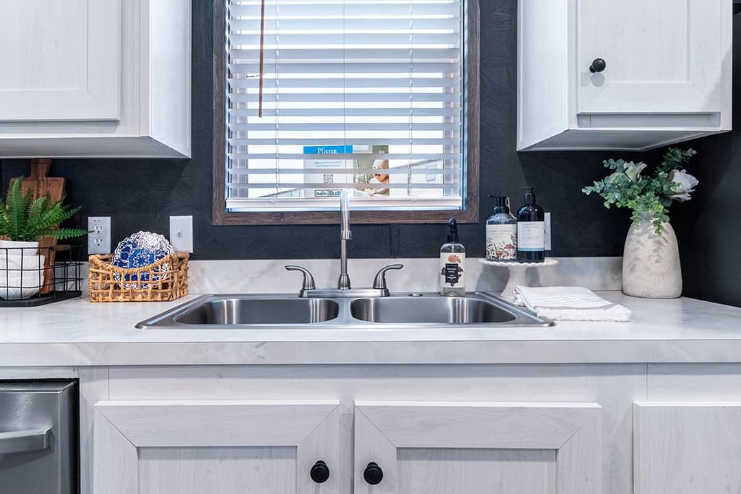 Select 16723a kitchen home features