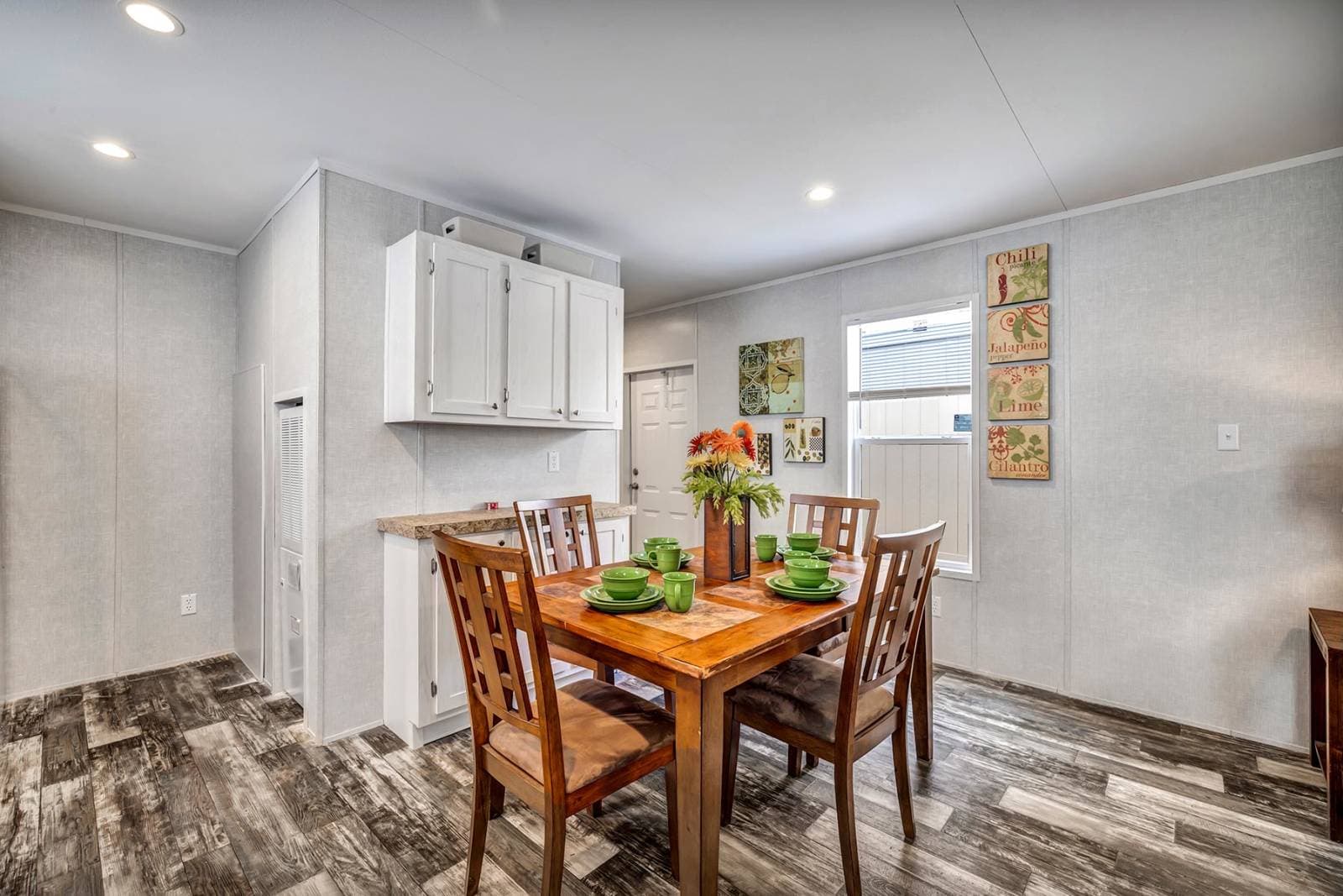 Rm1656a interior home features